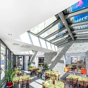 Des Avenieres Hotel